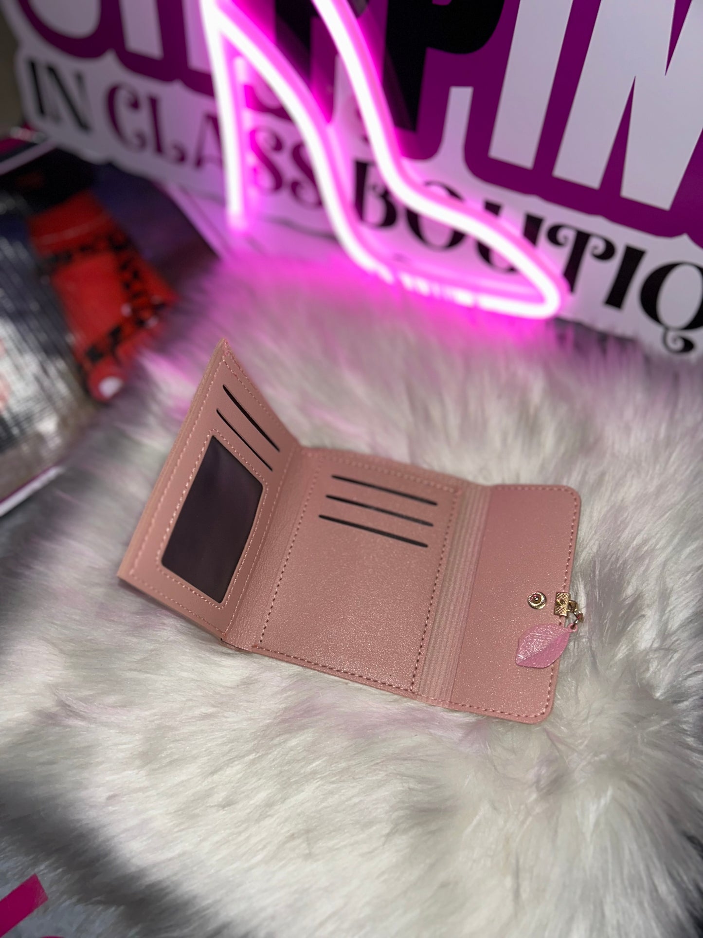 Pink leaf pendant mini wallet