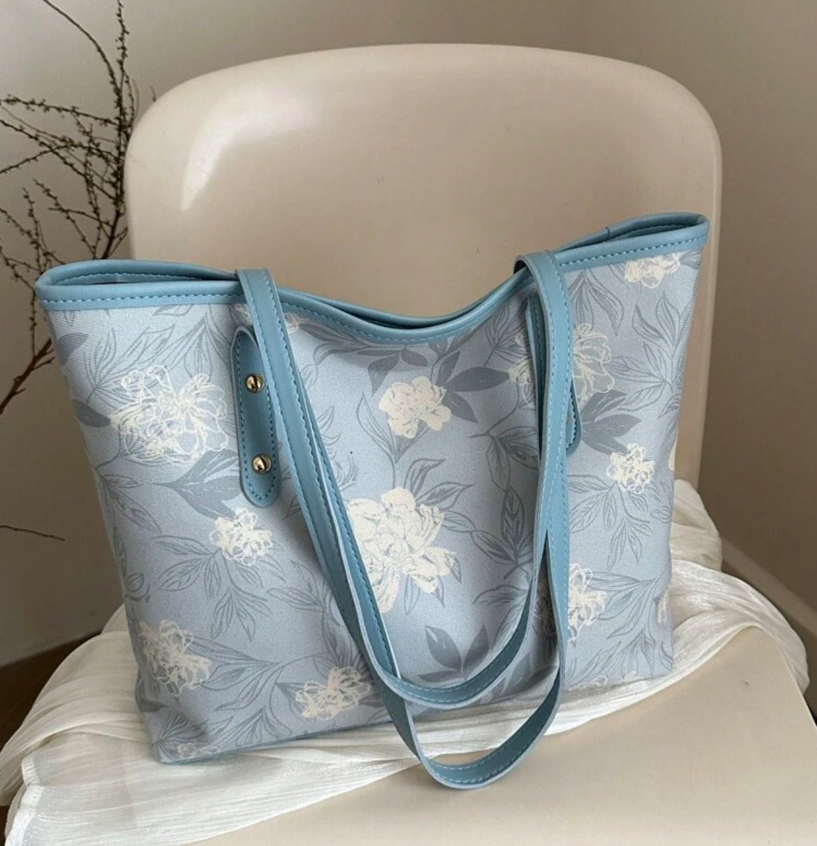 Light blue medium tote bag