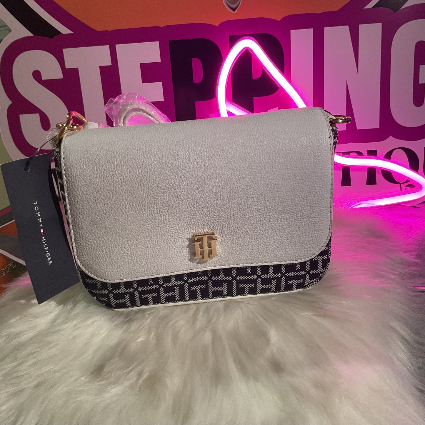 Tommy Hilfiger bag