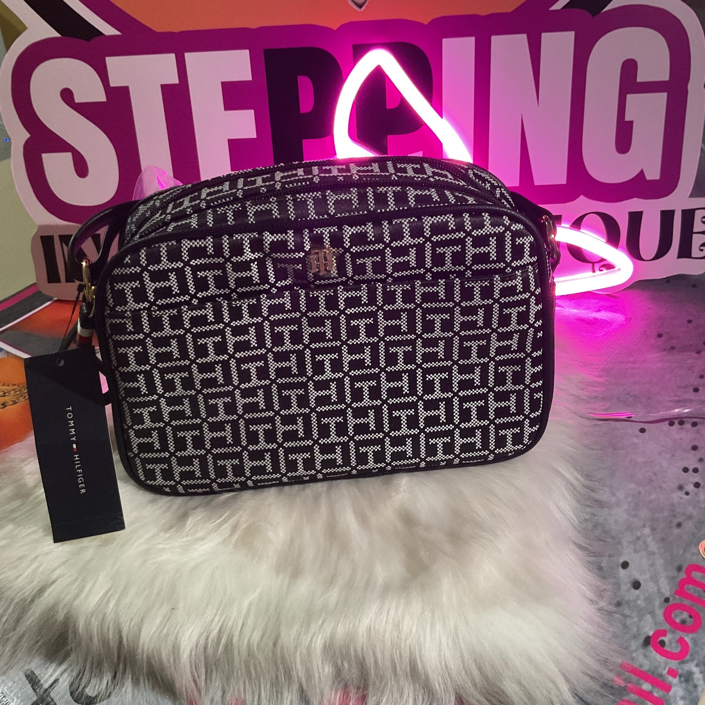 Tommy Hilfiger side bag