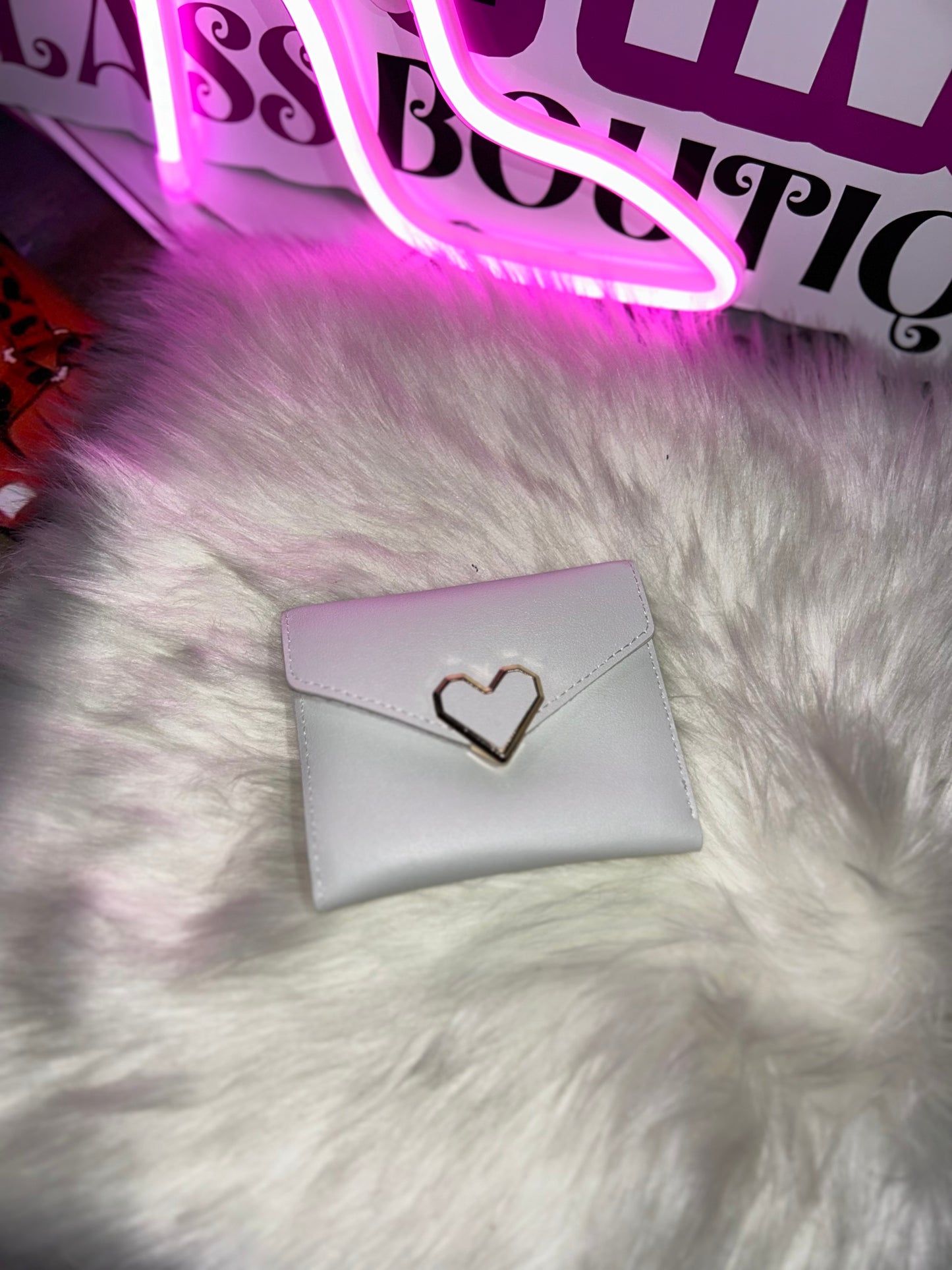 White heart shape mini wallet
