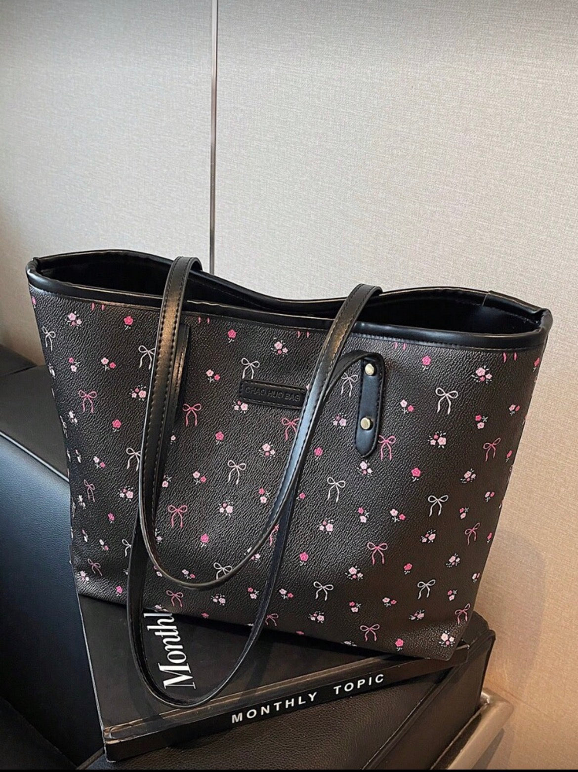 Black Tote with pink bows 🎀