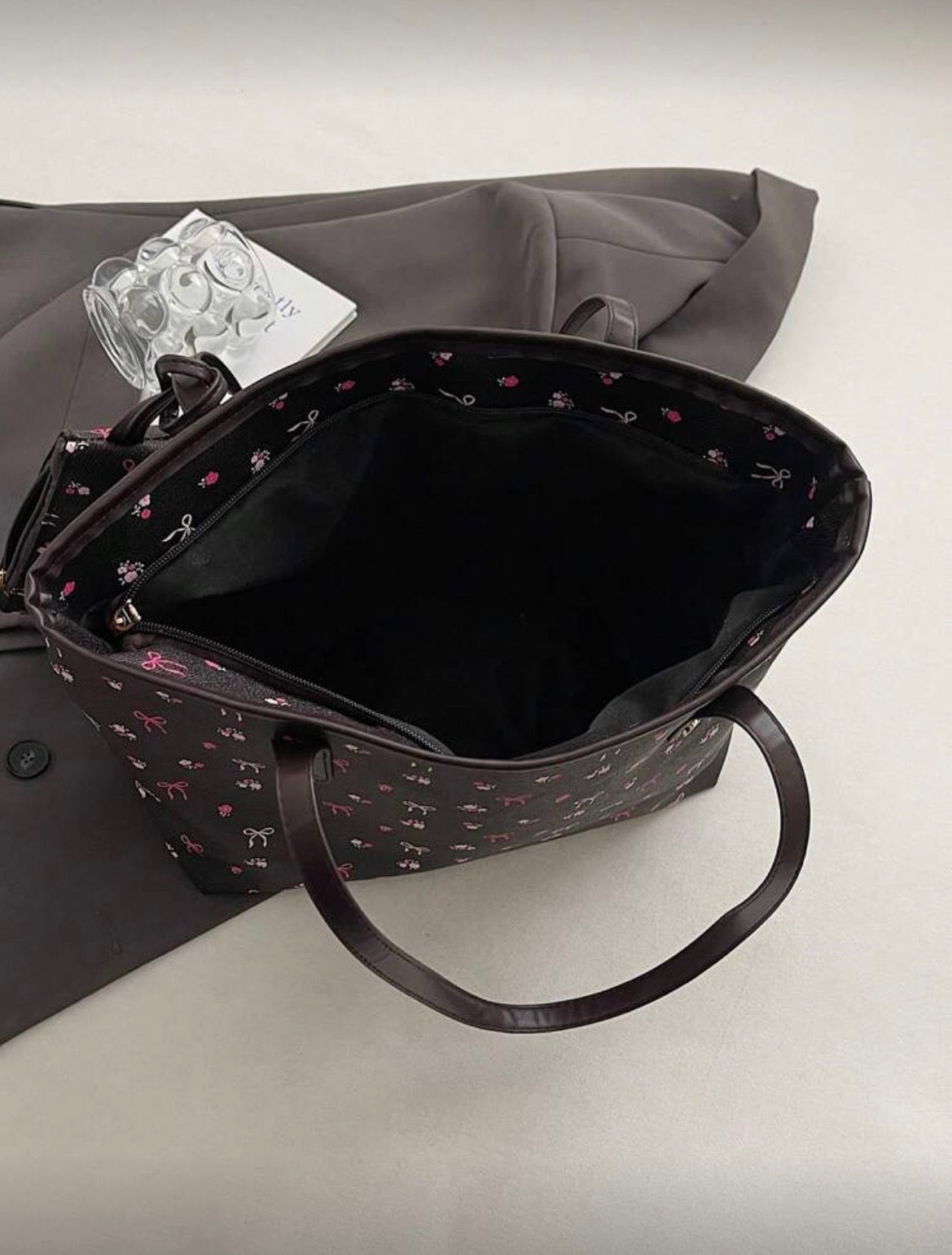 Black two piece tote with pink bow 🎀