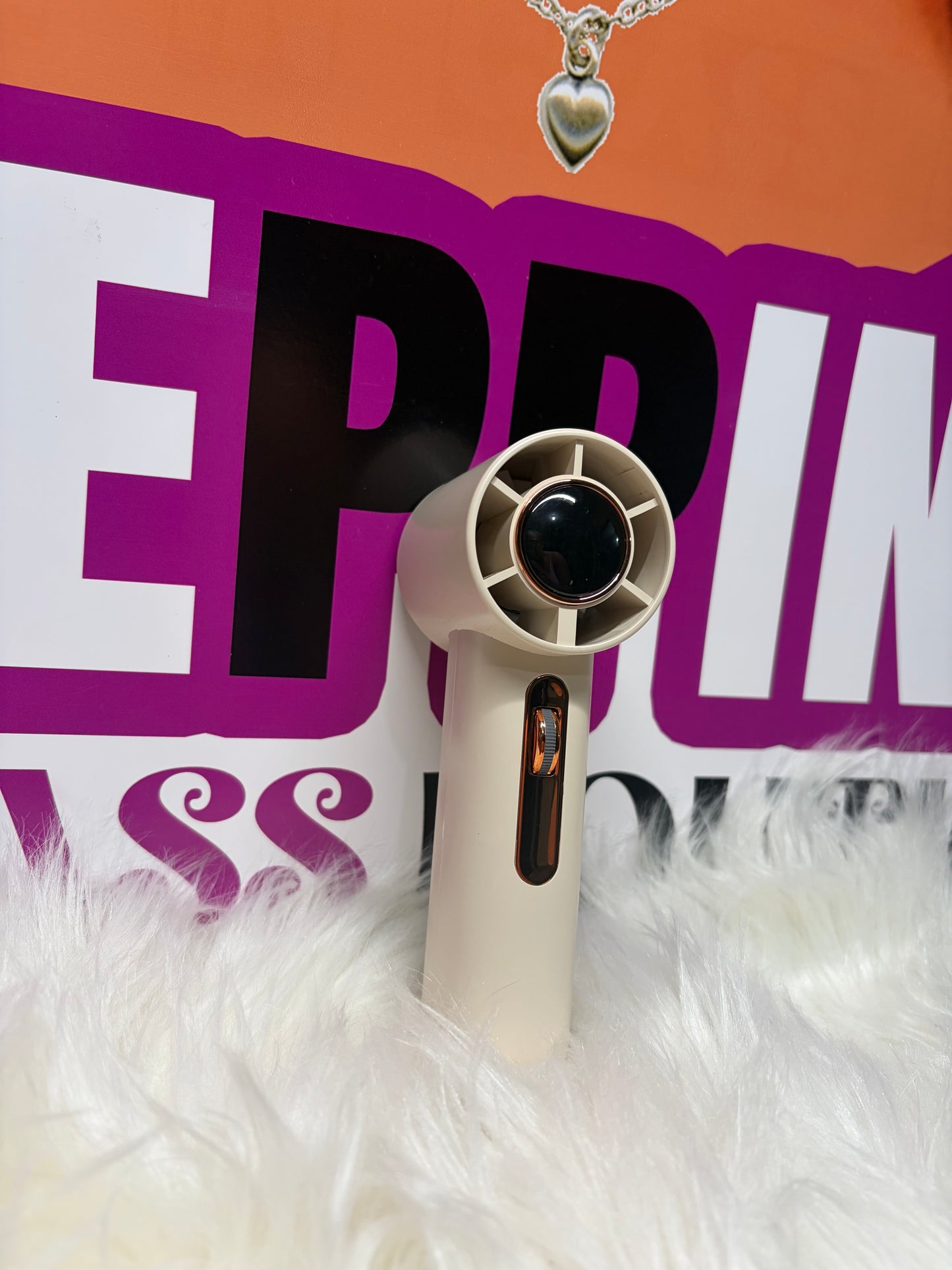Beige deluxe high-speed mini fan