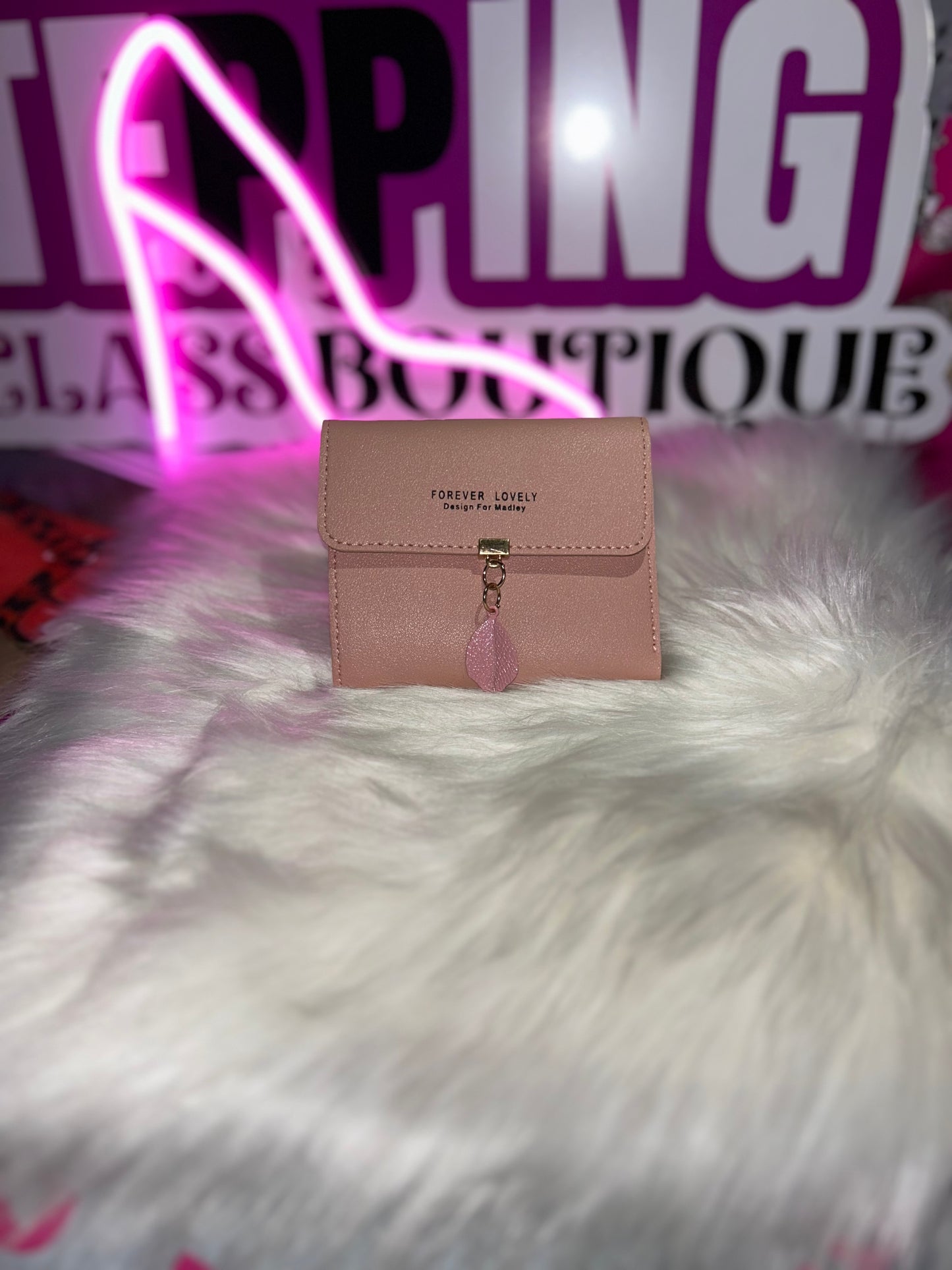 Pink leaf pendant mini wallet