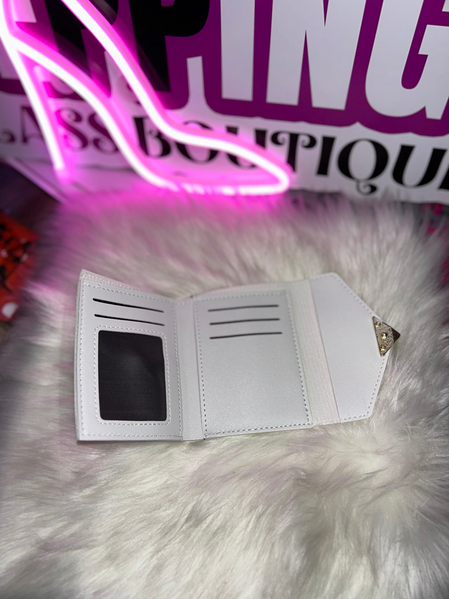 White heart shape mini wallet