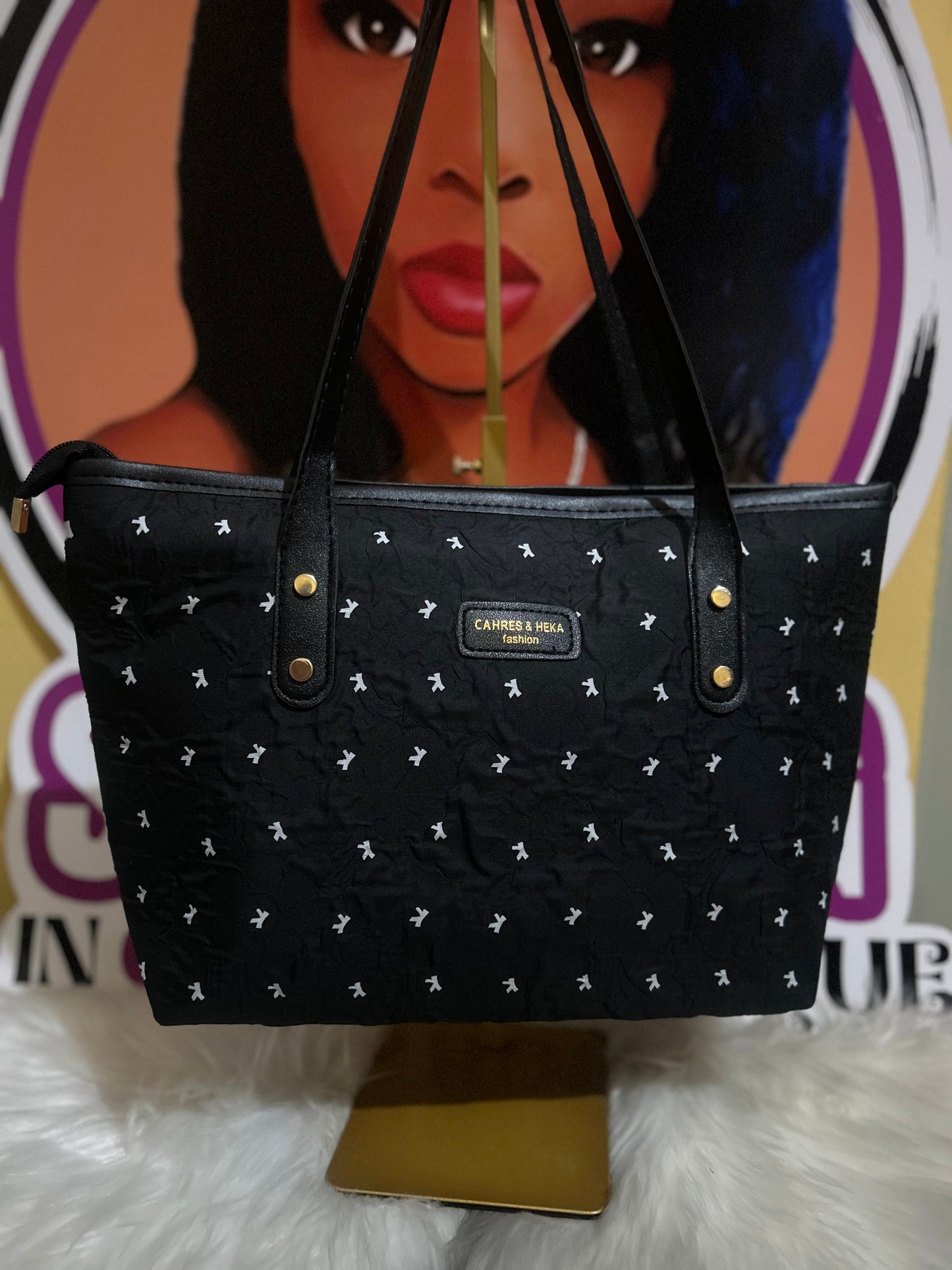 Black medium tote with baby white bows 🤍