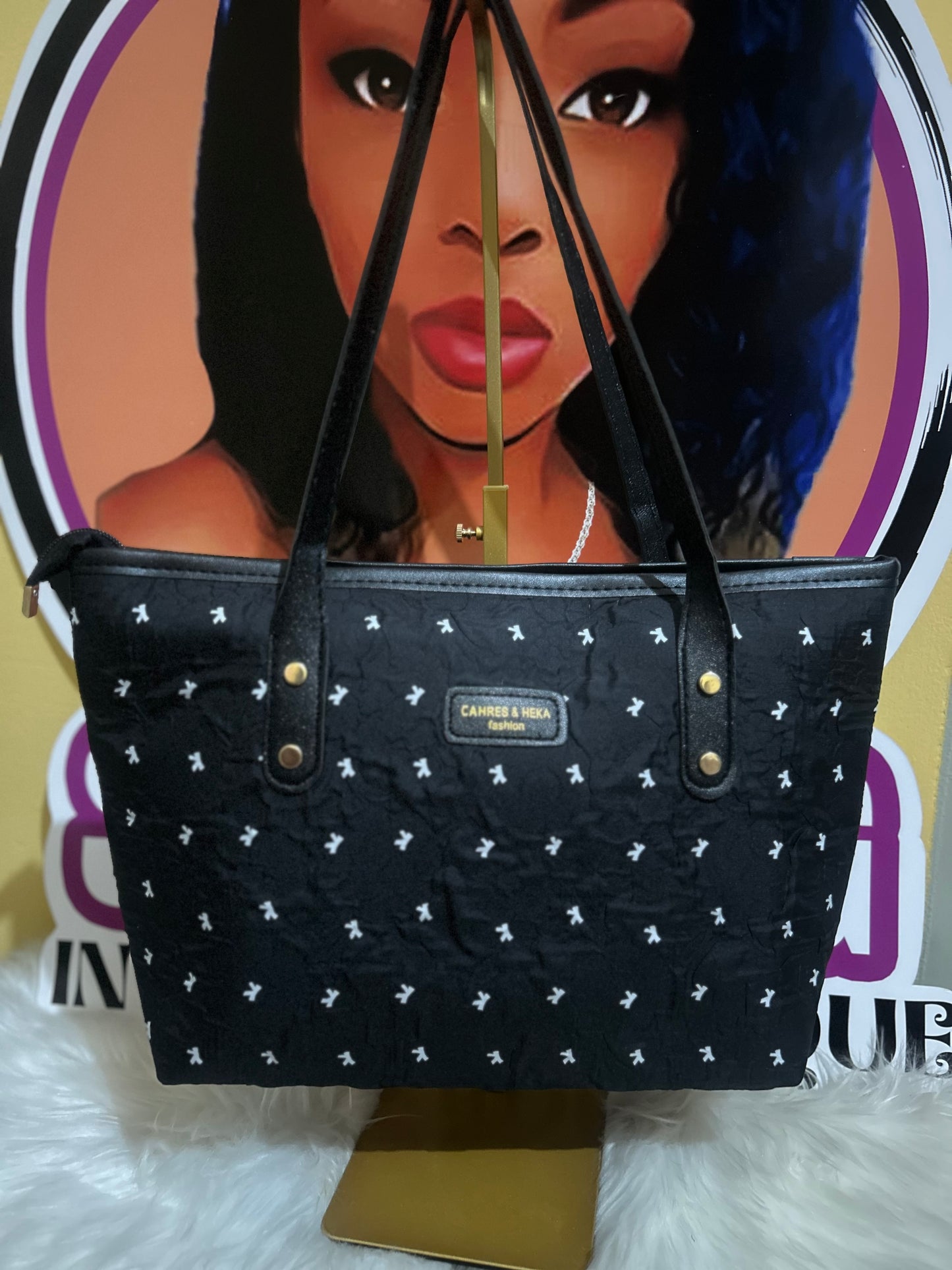 Black medium tote with baby white bows 🤍