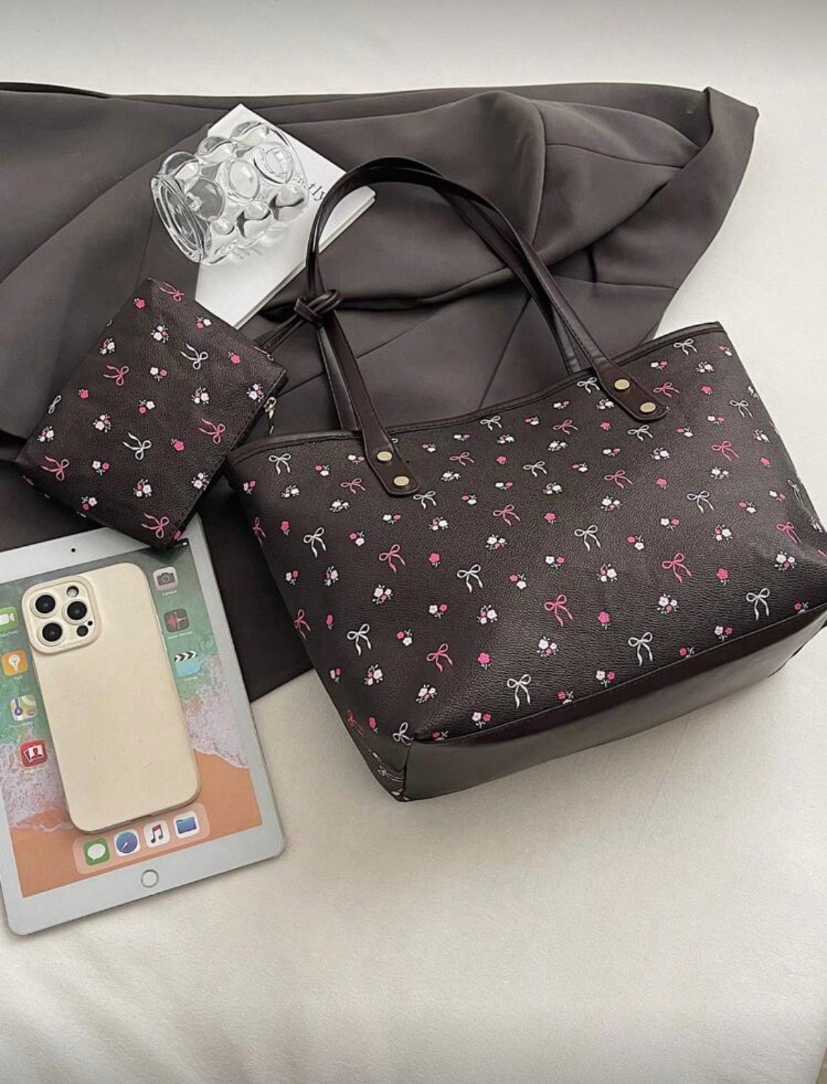 Black two piece tote with pink bow 🎀