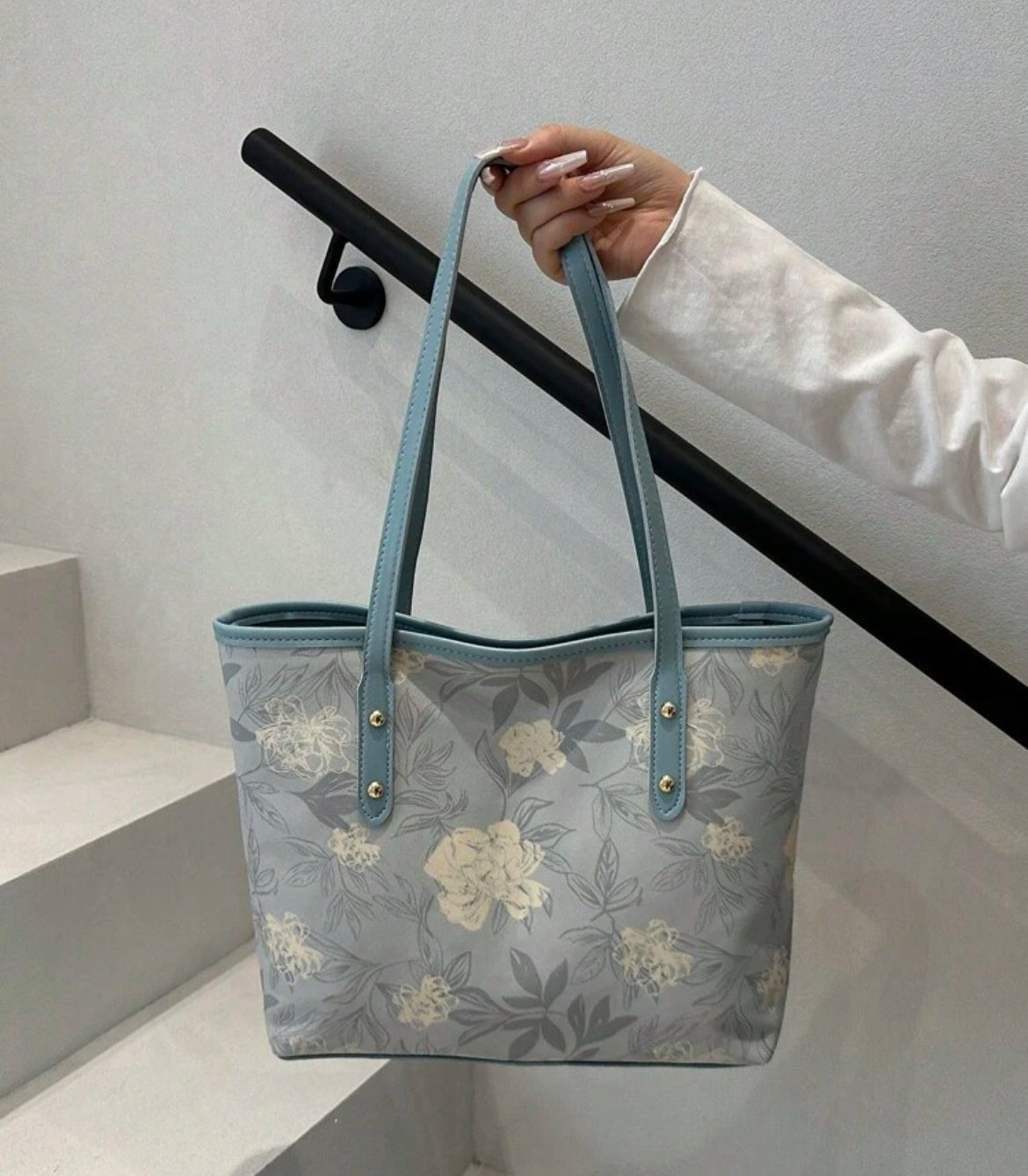 Light blue medium tote bag