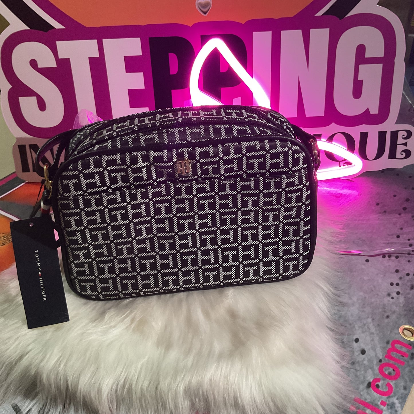 Tommy Hilfiger side bag