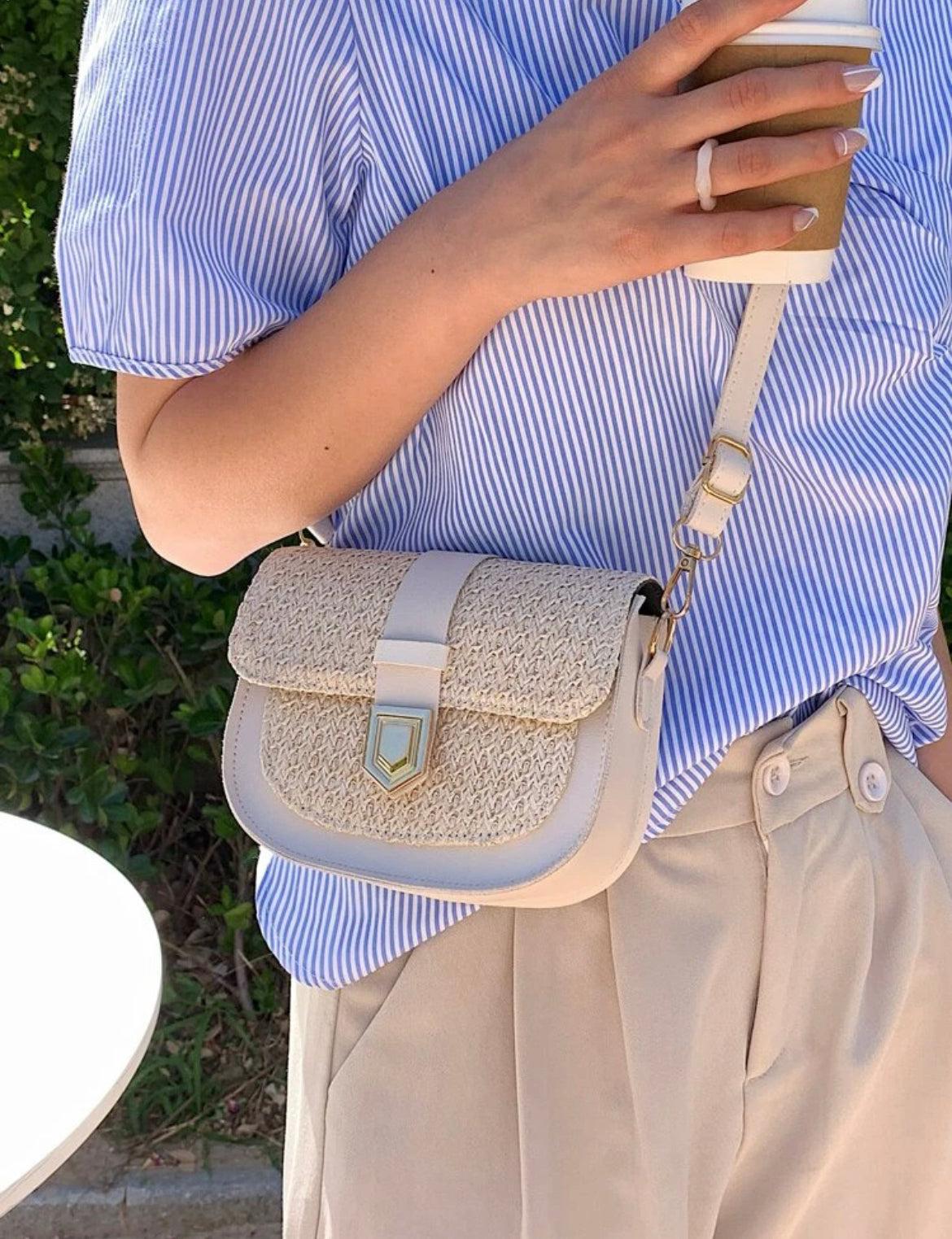 Mini straw shoulder bag