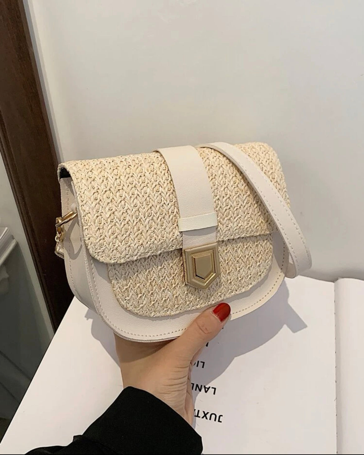 Mini straw shoulder bag