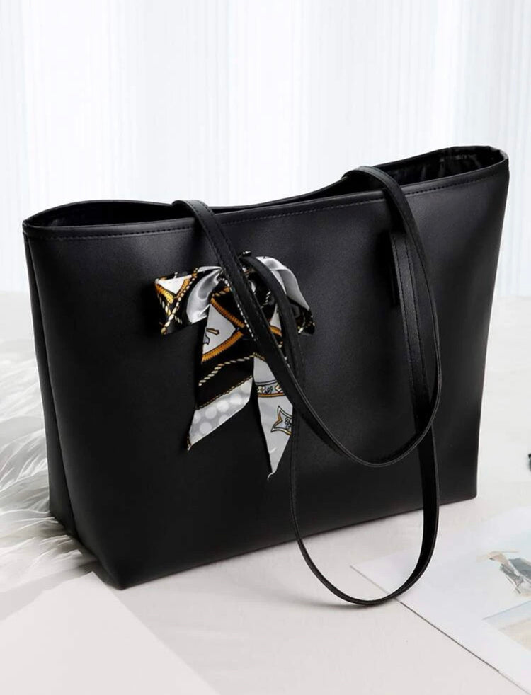 Black tote with bow